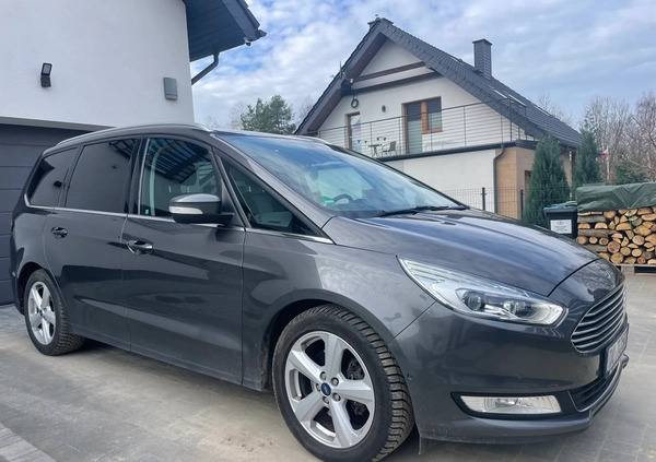 Ford Galaxy cena 79000 przebieg: 174000, rok produkcji 2017 z Koszalin małe 211